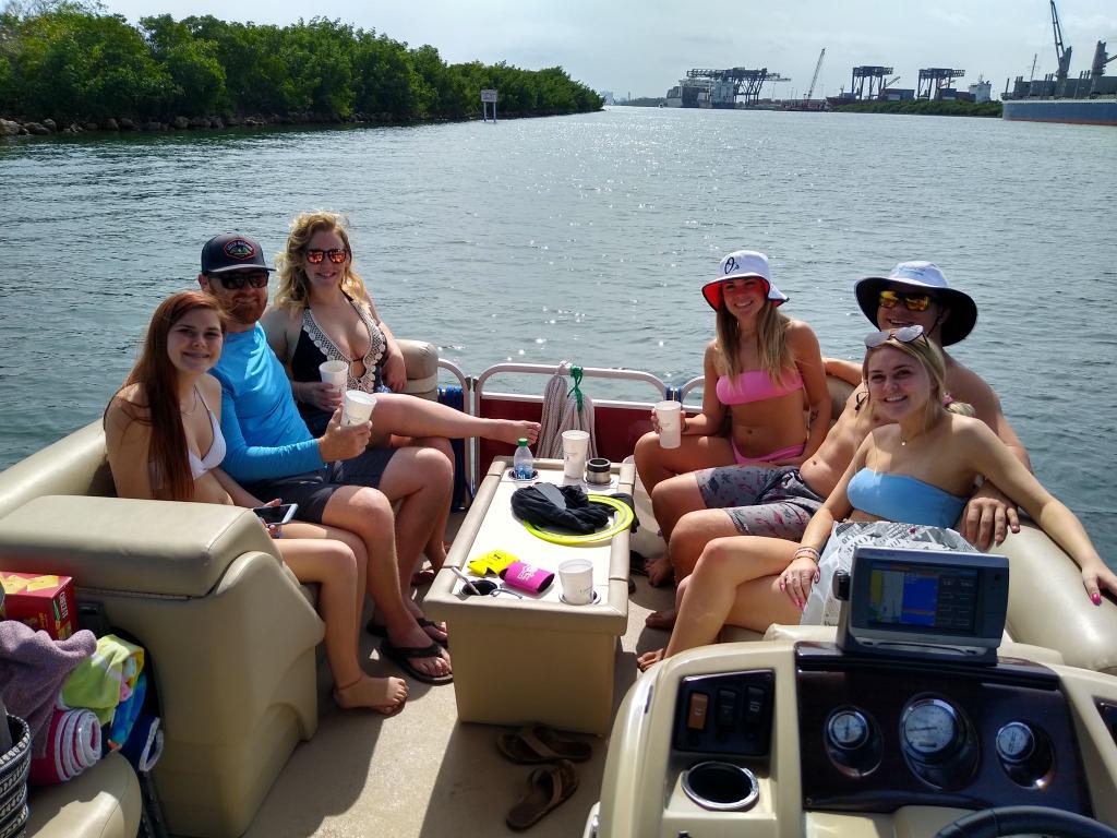 Fort Lauderdale Party boats that fit up to 11 people